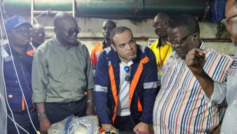 le_dg_de_la_snel_fabrice_lusinde_assistant_aux_essais_de_rotation_du_groupe_ndeg3_de_la_centrale_de_la_tshopo_a_kisangani-1