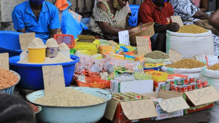 Vendeurs au marché